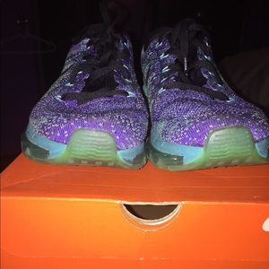 Nike Flyknit Airmax Womens 11